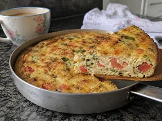 Omelete de legumes com queijo