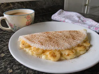 Tapioca de banana, queijo e canela